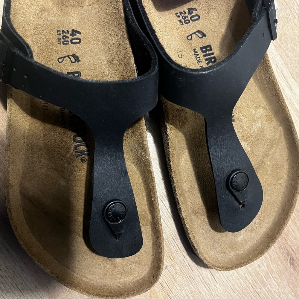 Birkenstocks Sz40. Ladies 9. Men’s 7.
Black Suede 
Made in Germany